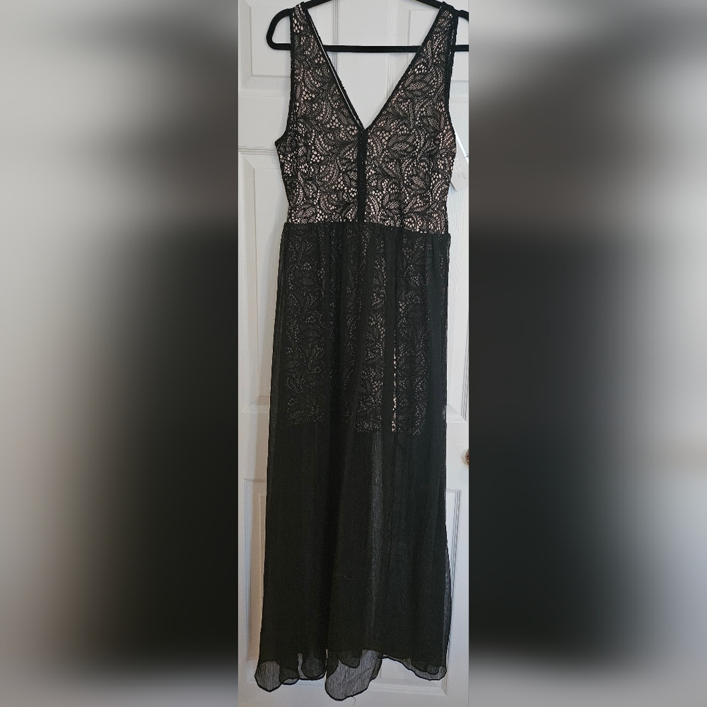 NWT. Dynamite Black Lace Maxi Dress Sheer Overlay V-neck Sleevless Evening XL. - Picture 2 of 10